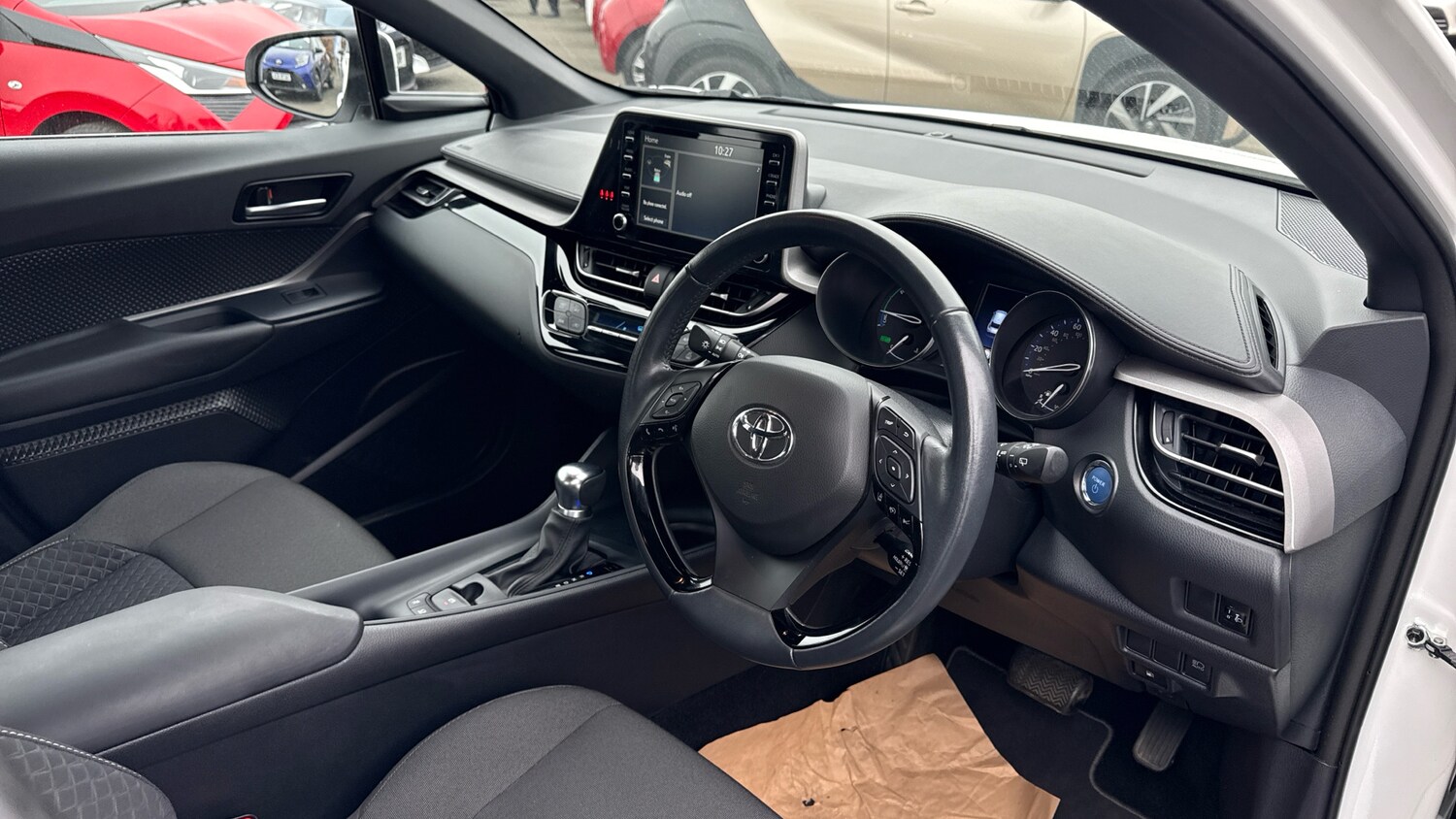 Used Toyota C-HR 2023 for sale - 76302120: Photo 11