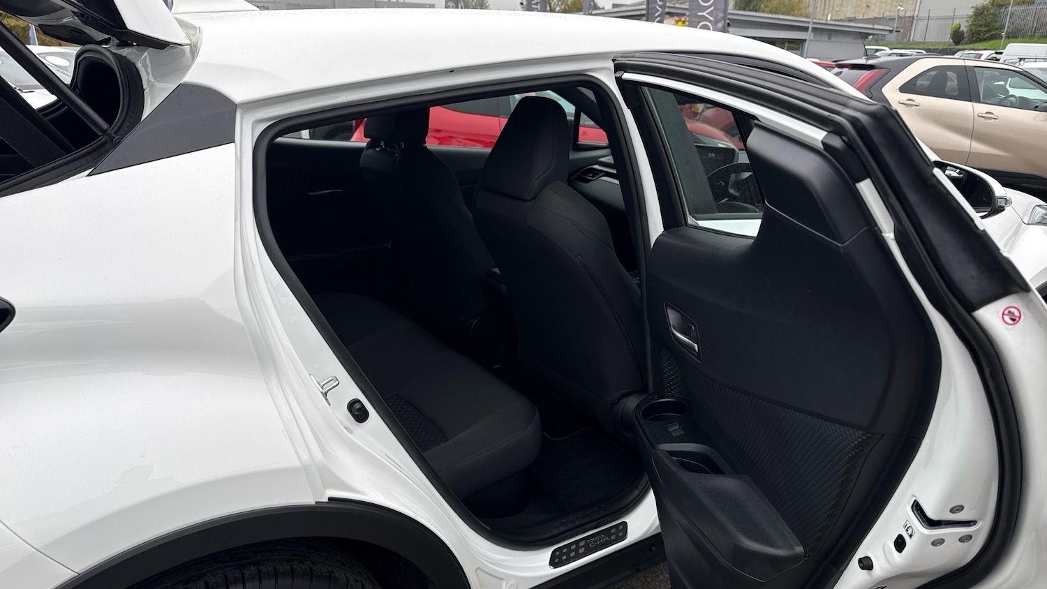 Used Toyota C-HR 2023 for sale - 76302120: Photo 12