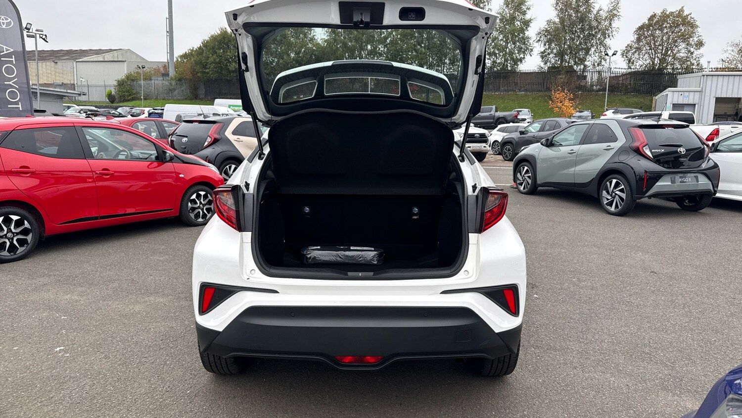 Used Toyota C-HR 2023 for sale - 76302120: Photo 14