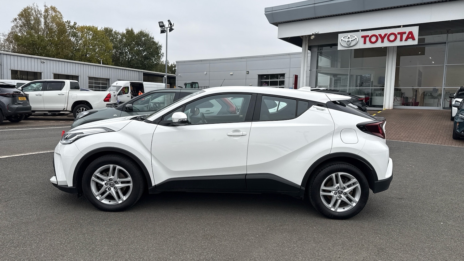 Used Toyota C-HR 2023 for sale - 76302120: Photo 17