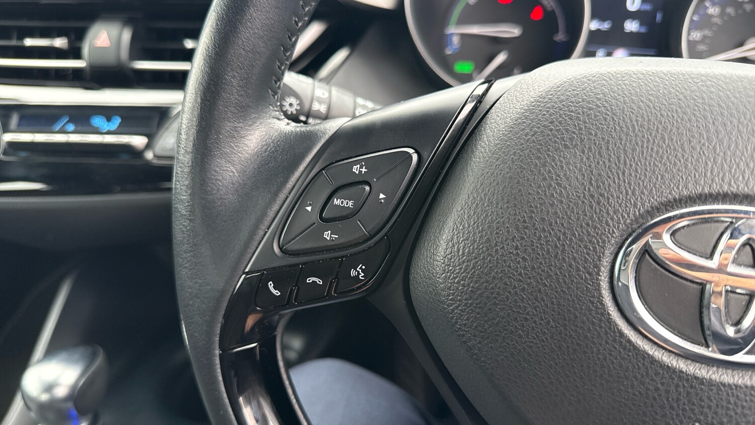 Used Toyota C-HR 2023 for sale - 76302120: Photo 29