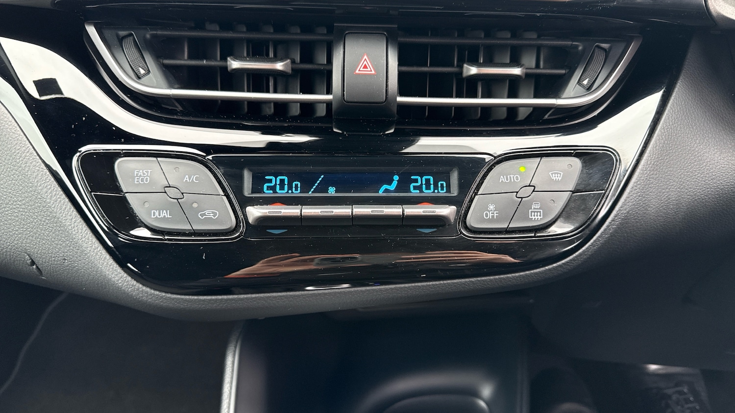 Used Toyota C-HR 2023 for sale - 76302120: Photo 36
