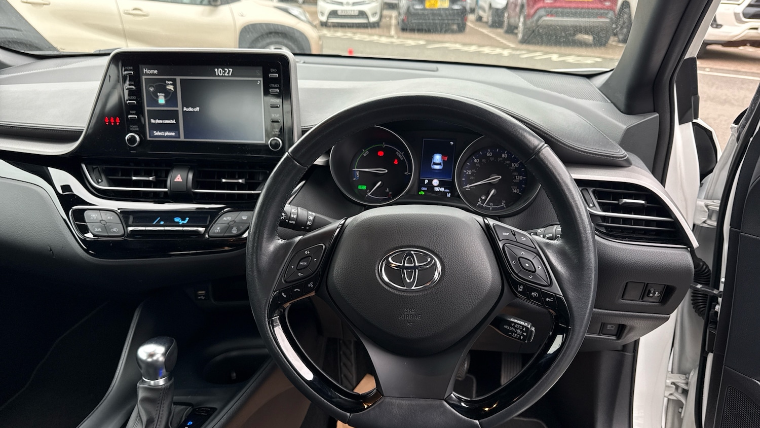 Used Toyota C-HR 2023 for sale - 76302120: Photo 6