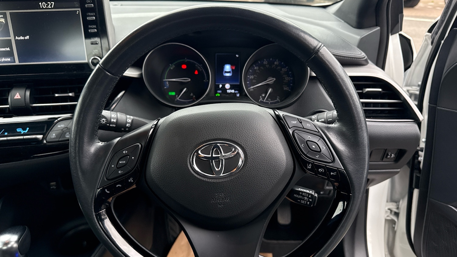 Used Toyota C-HR 2023 for sale - 76302120: Photo 8