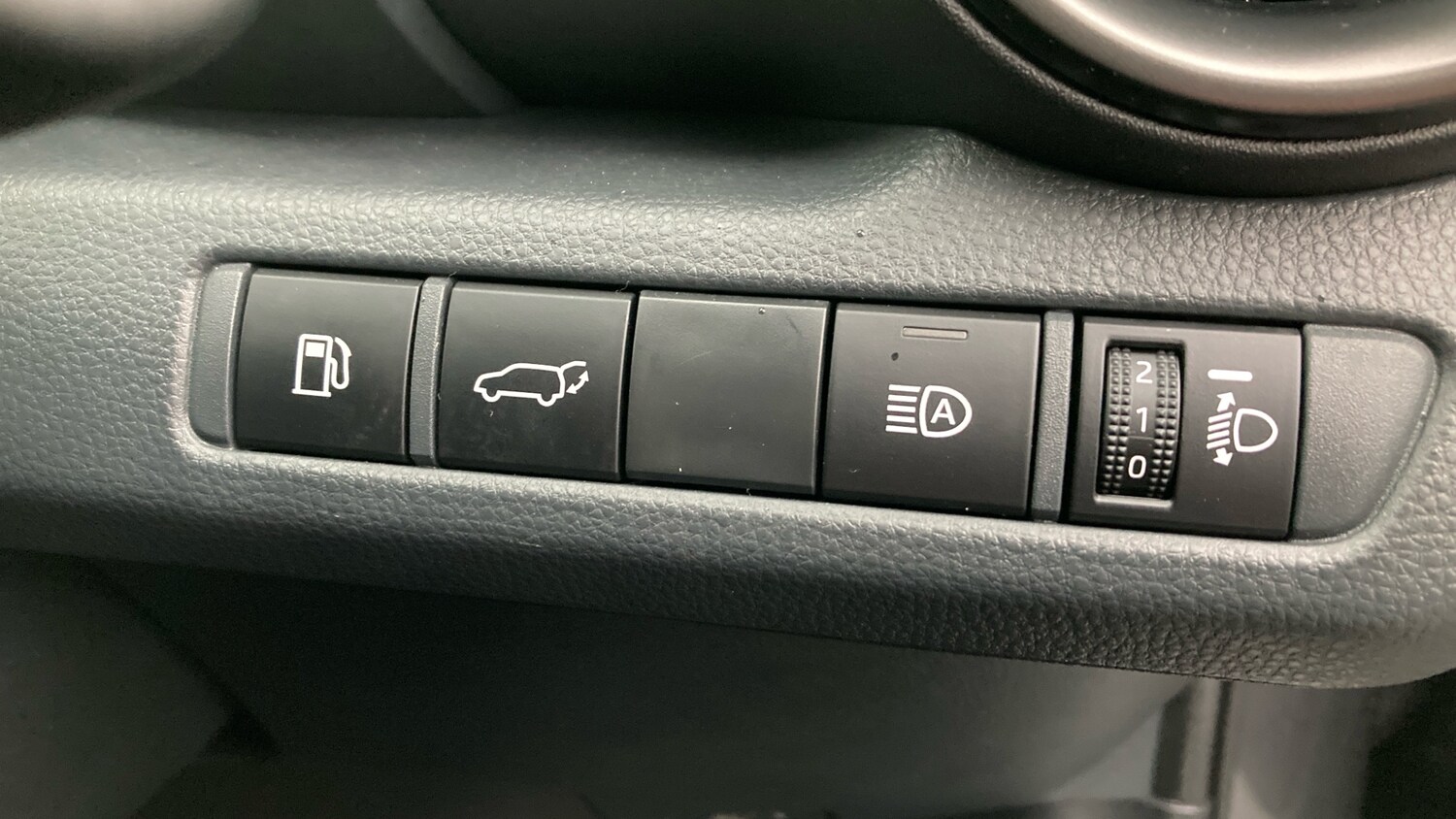 Used Toyota C-HR 2025 for sale - 77336481: Photo 32