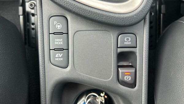 Used Toyota Yaris Cross 2024 for sale - 76329909: Photo 43