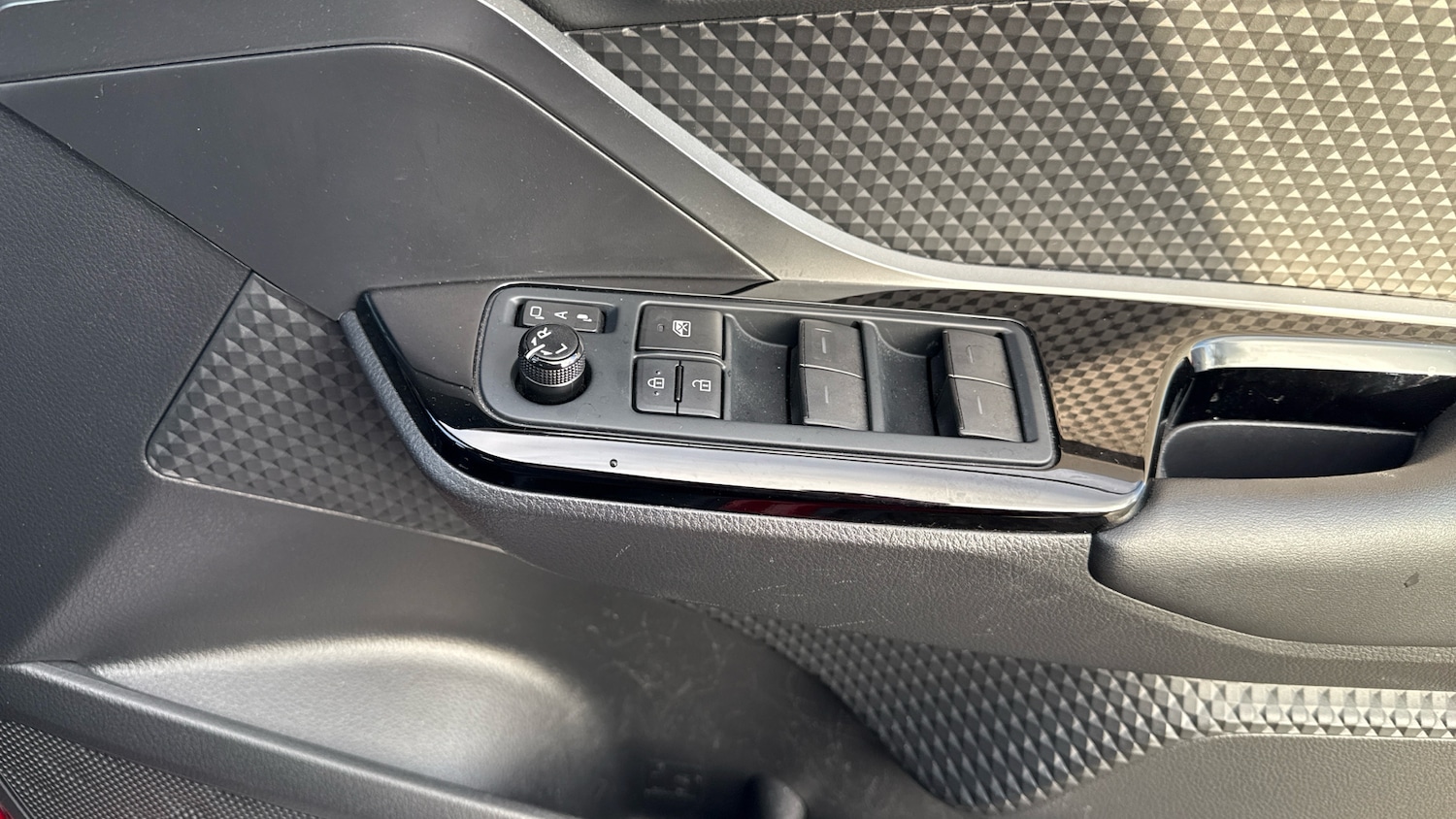 Used Toyota C-HR 2021 for sale - 77379099: Photo 30