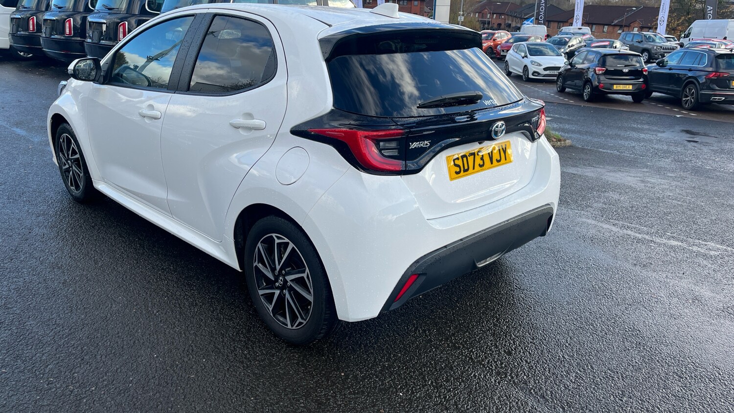 Used Toyota Yaris 2023 for sale - 76490305: Photo 25