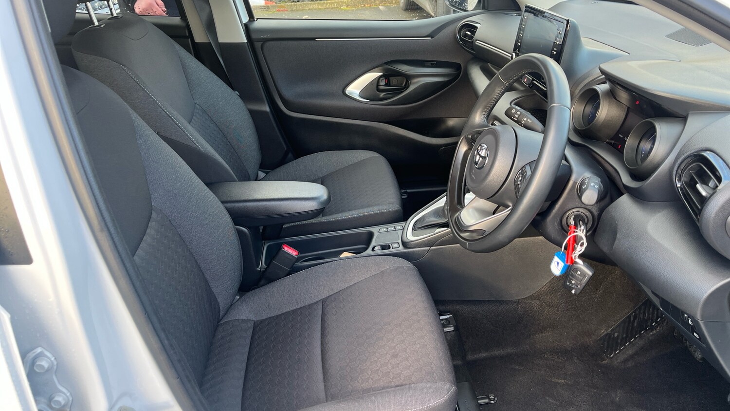 Used Toyota Yaris 2023 for sale - 76490305: Photo 31