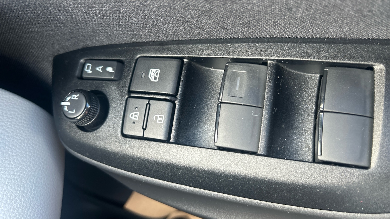 Used Toyota Yaris 2023 for sale - 75922355: Photo 41