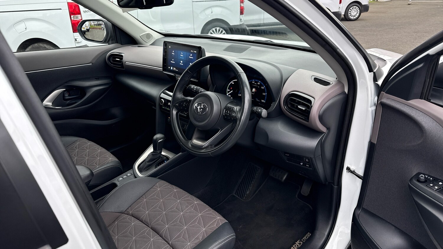 Used Toyota Yaris Cross 2023 for sale - 77591897: Photo 11