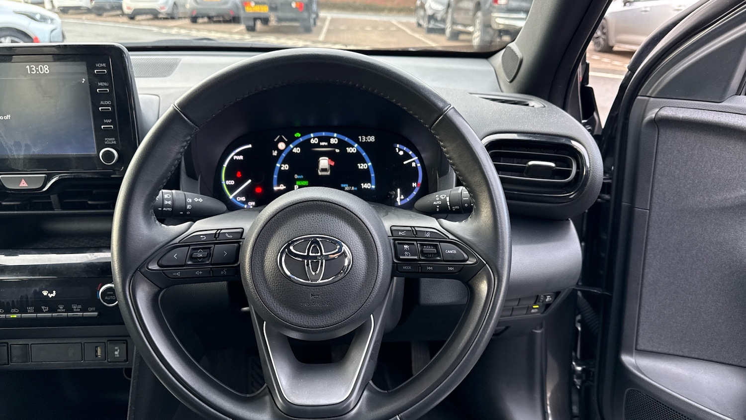 Used Toyota Yaris Cross 2023 for sale - 77282943: Photo 6