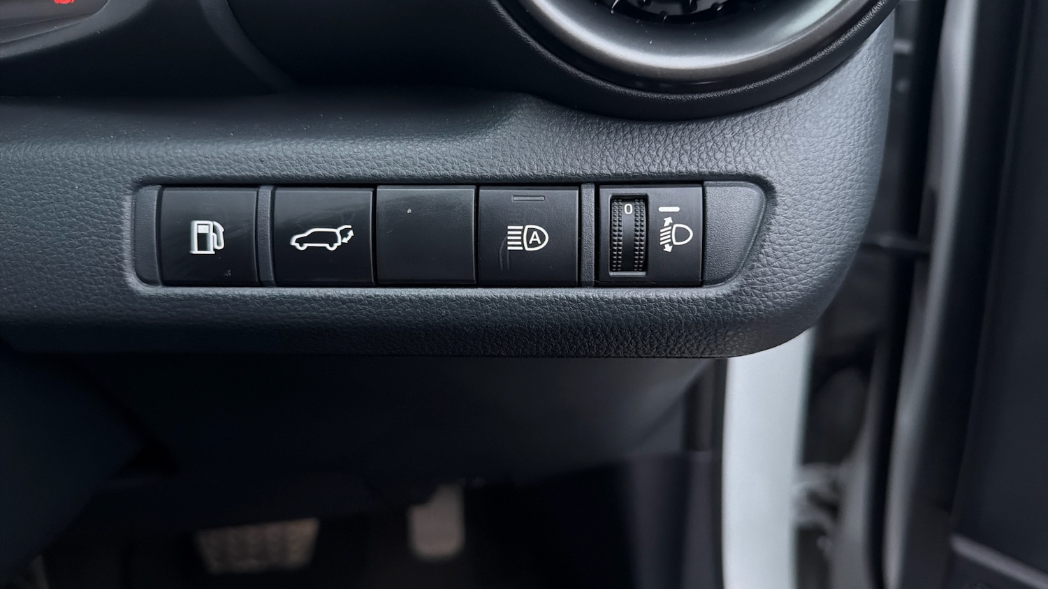 Used Toyota C-HR 2025 for sale - 77282946: Photo 40