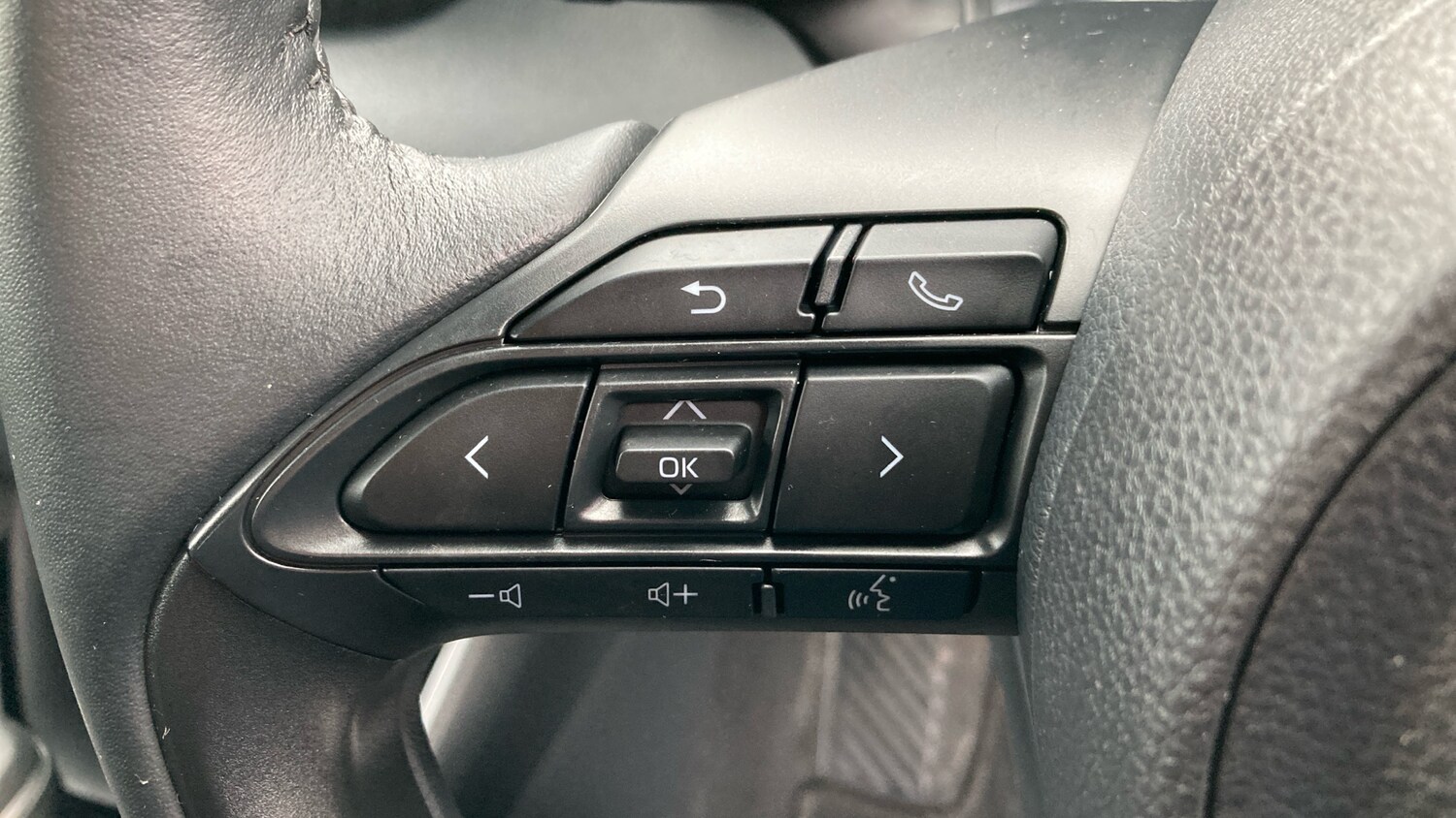 Used Toyota Yaris 2024 for sale - 77207328: Photo 34