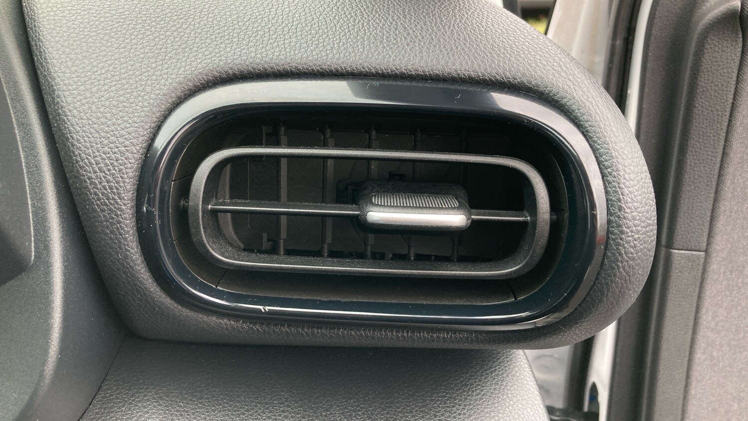 Used Toyota Yaris 2024 for sale - 77207328: Photo 36