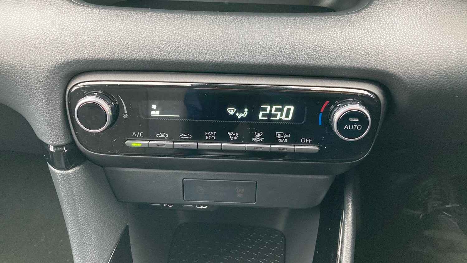 Used Toyota Yaris 2024 for sale - 77207328: Photo 40