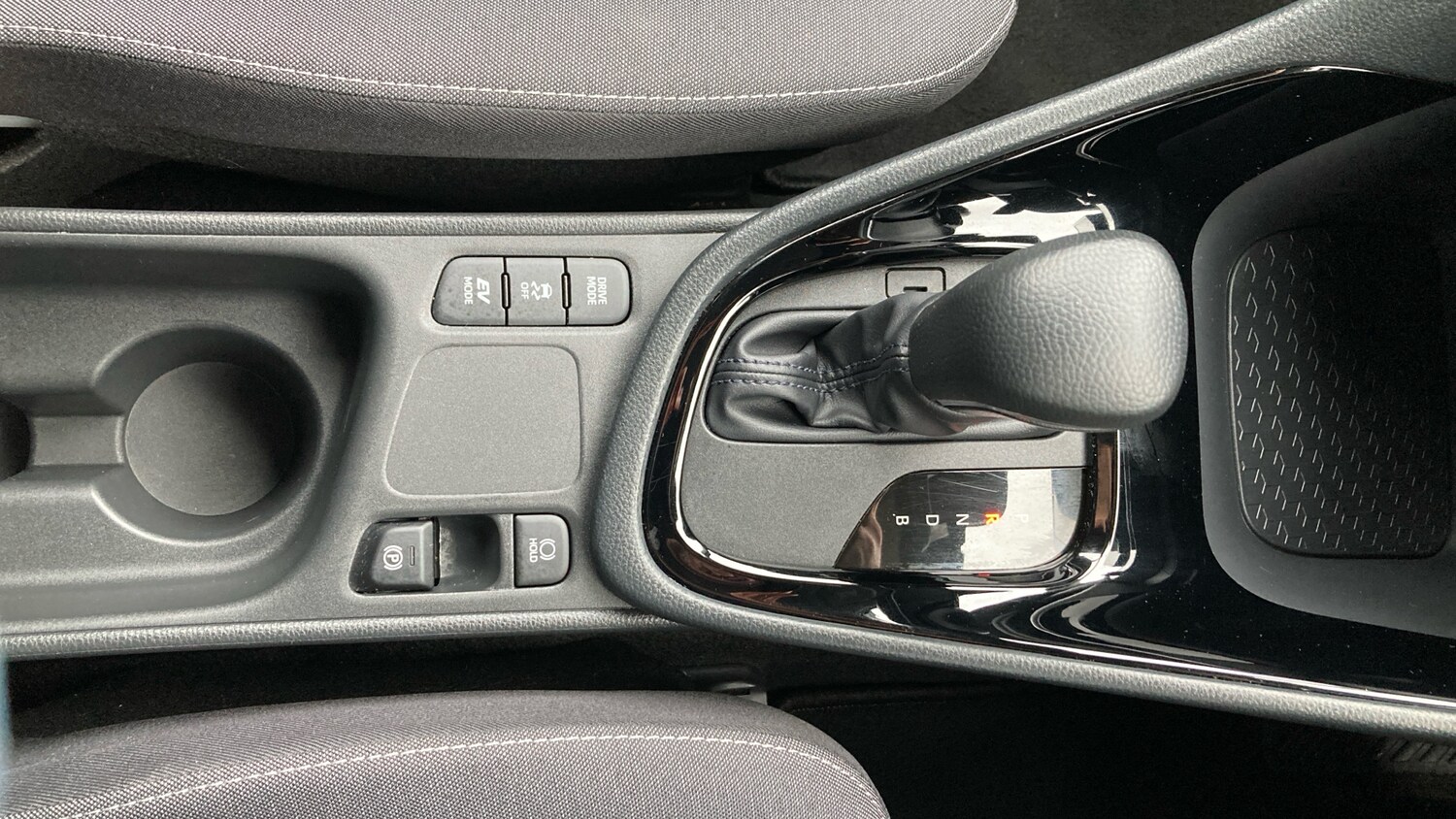 Used Toyota Yaris 2024 for sale - 77207328: Photo 41