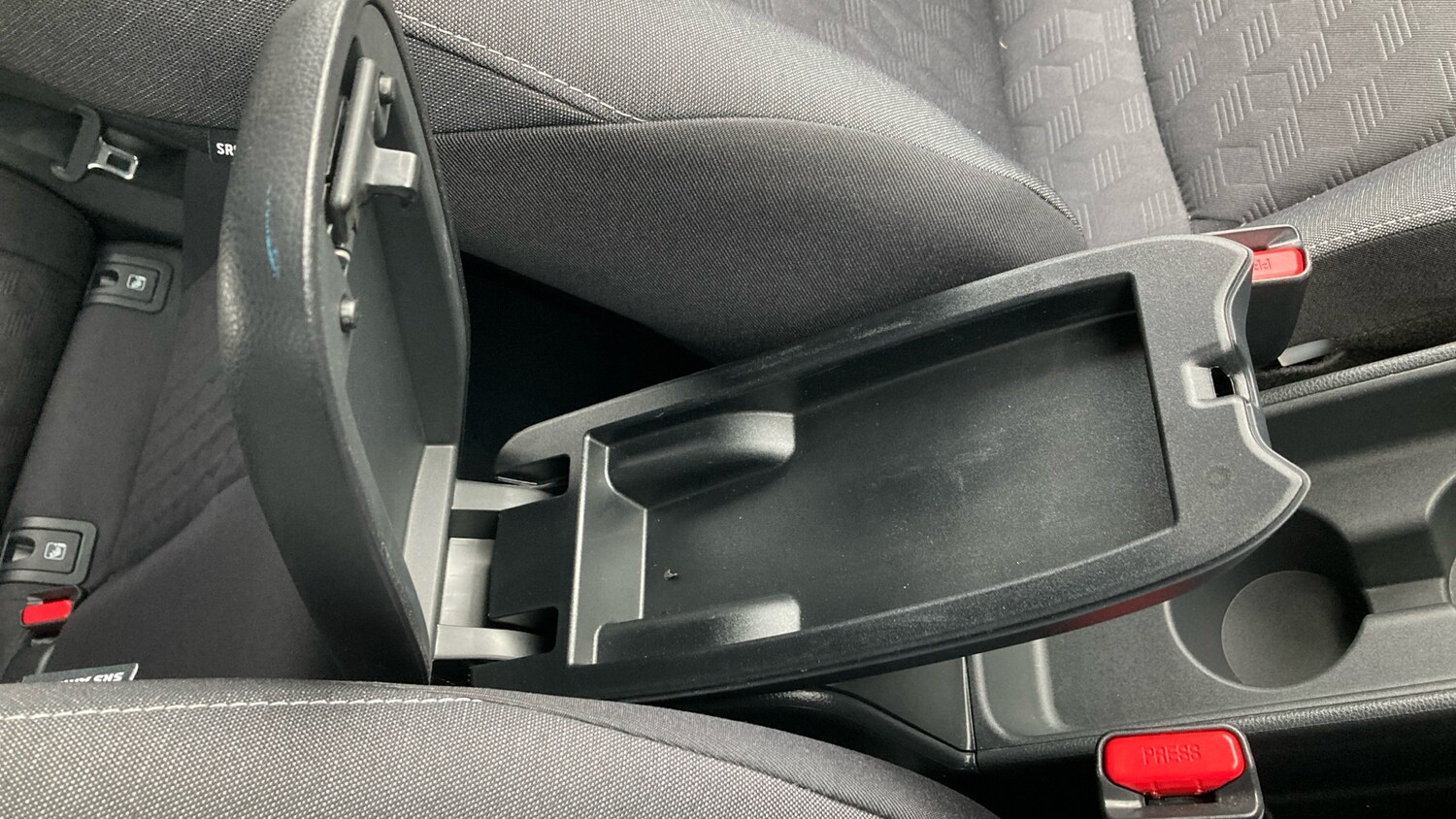 Used Toyota Yaris 2024 for sale - 77207328: Photo 44