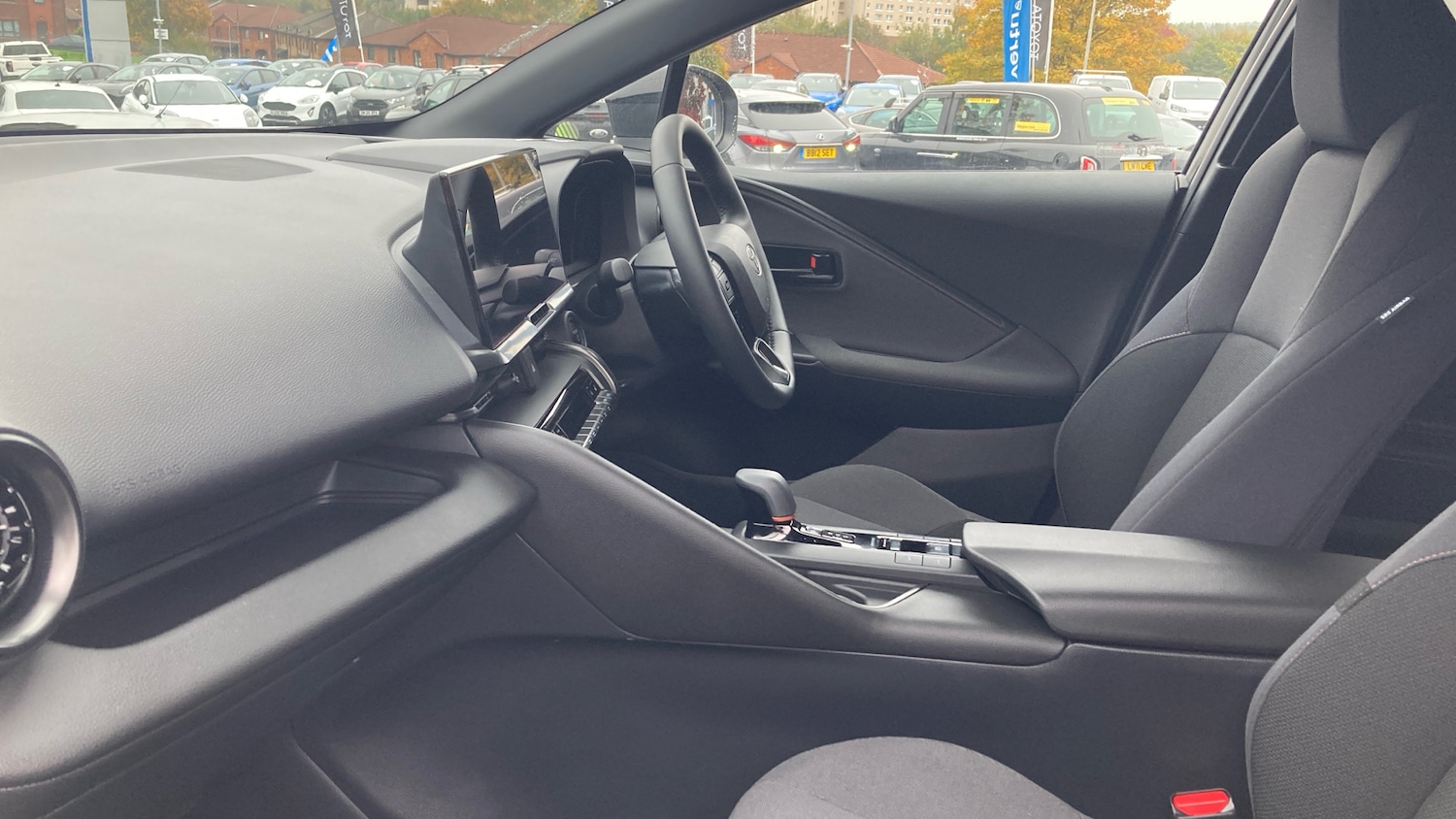 Used Toyota C-HR 2025 for sale - 76219670: Photo 10