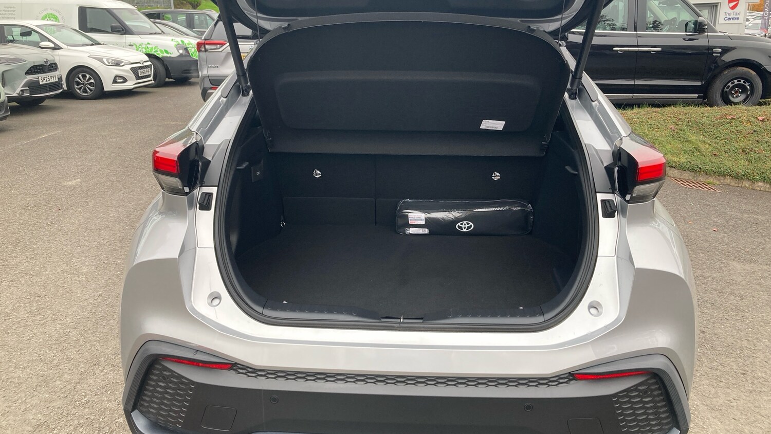 Used Toyota C-HR 2025 for sale - 76219670: Photo 14