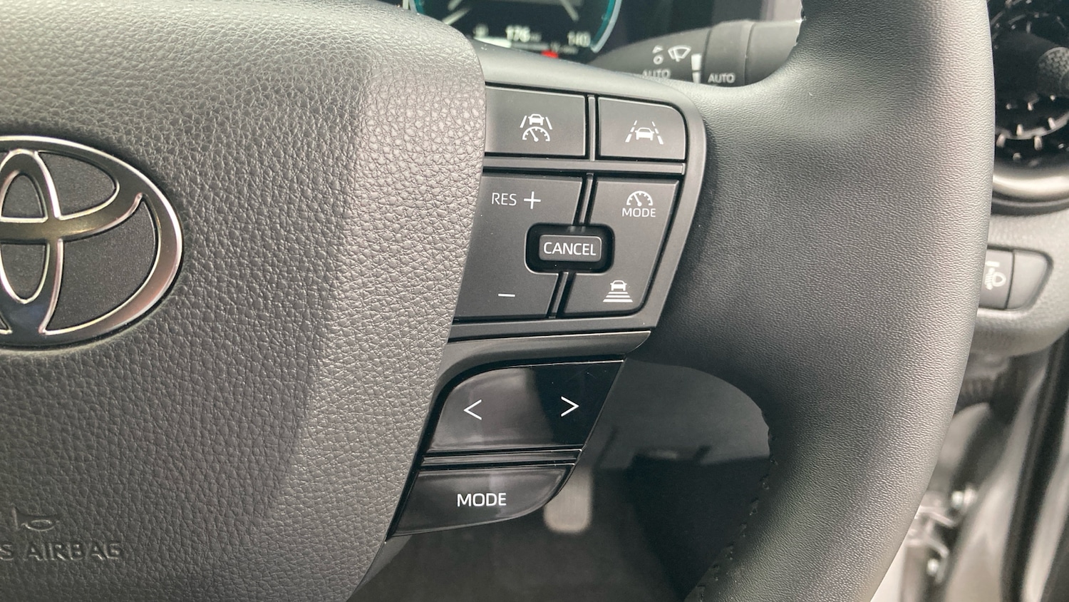 Used Toyota C-HR 2025 for sale - 76219670: Photo 34