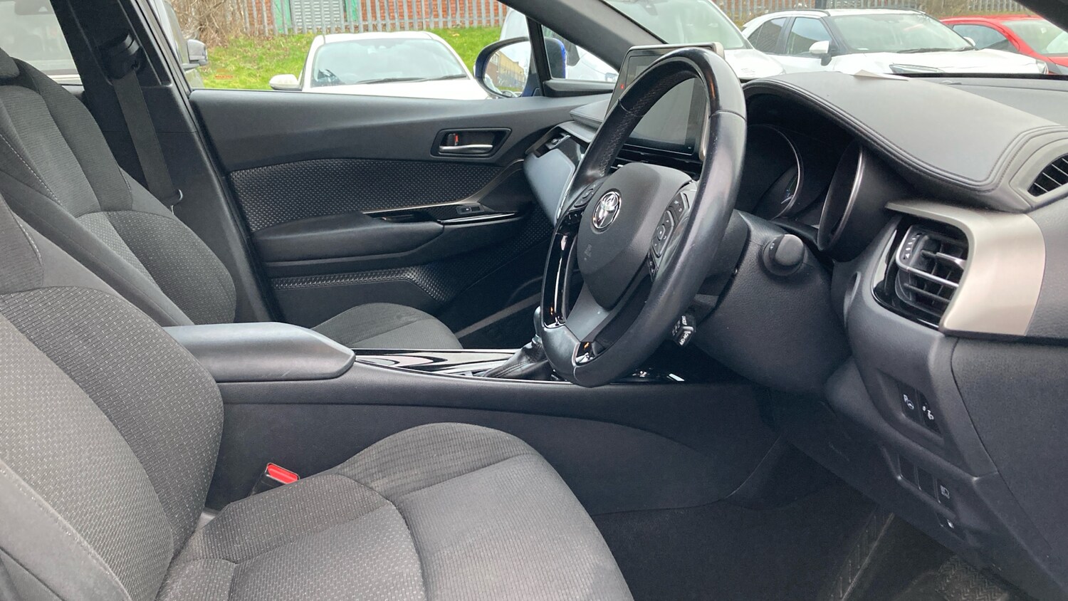 Used Toyota C-HR 2018 for sale - 77492399: Photo 11