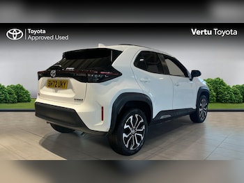 Used Toyota Yaris Cross 2022 for sale - 76142349: Photo 2