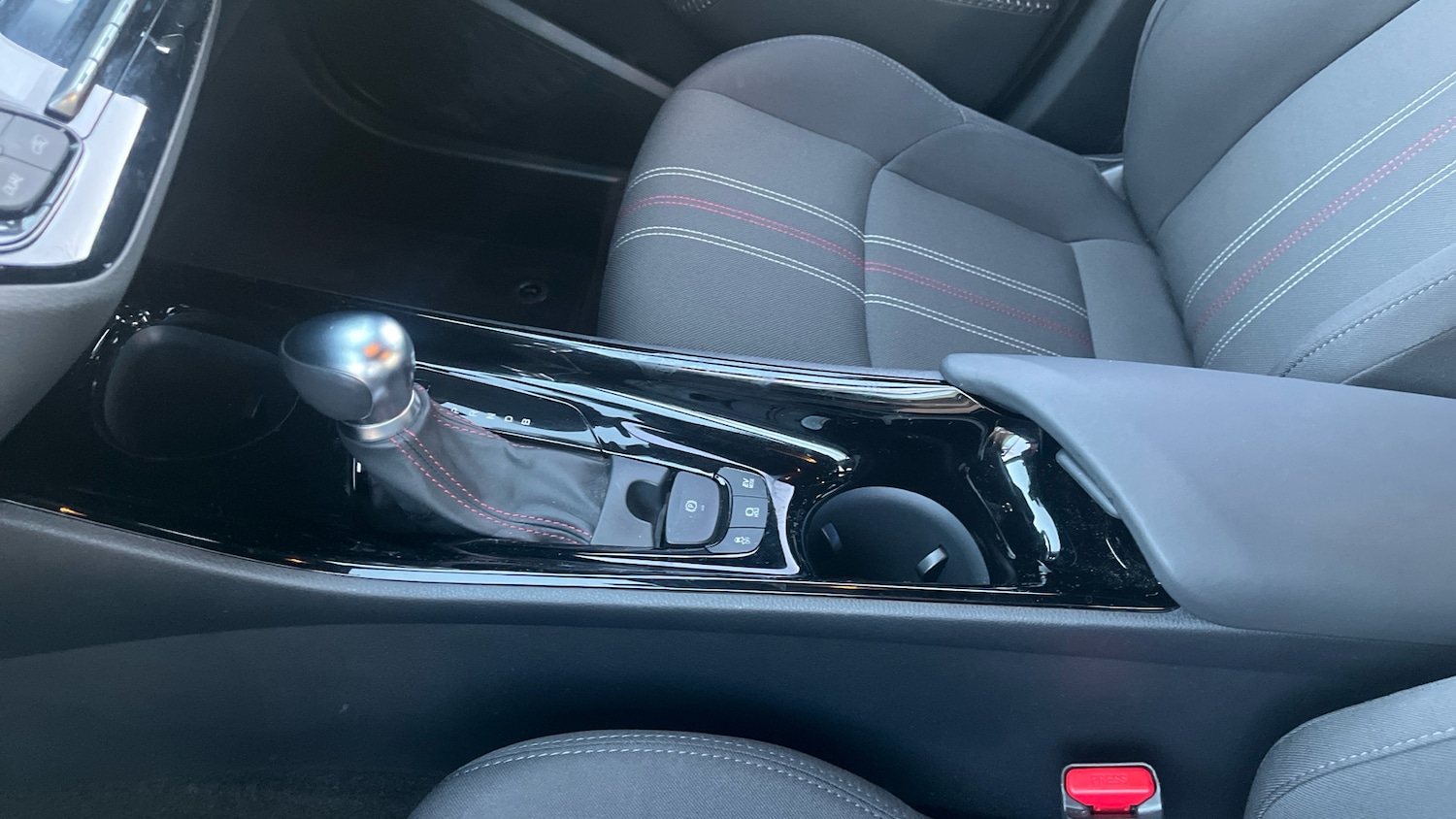 Used Toyota C-HR 2022 for sale - 76904900: Photo 54