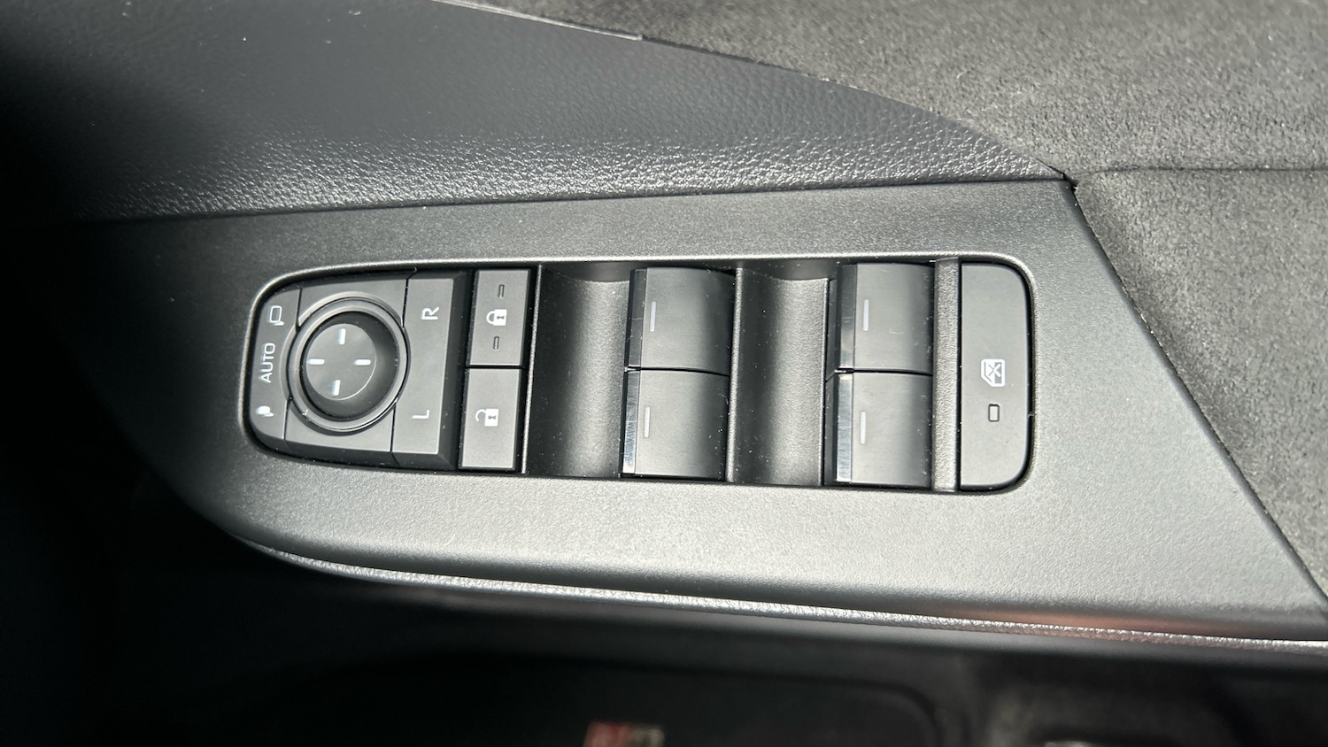 Used Toyota C-HR 2025 for sale - 76114211: Photo 38