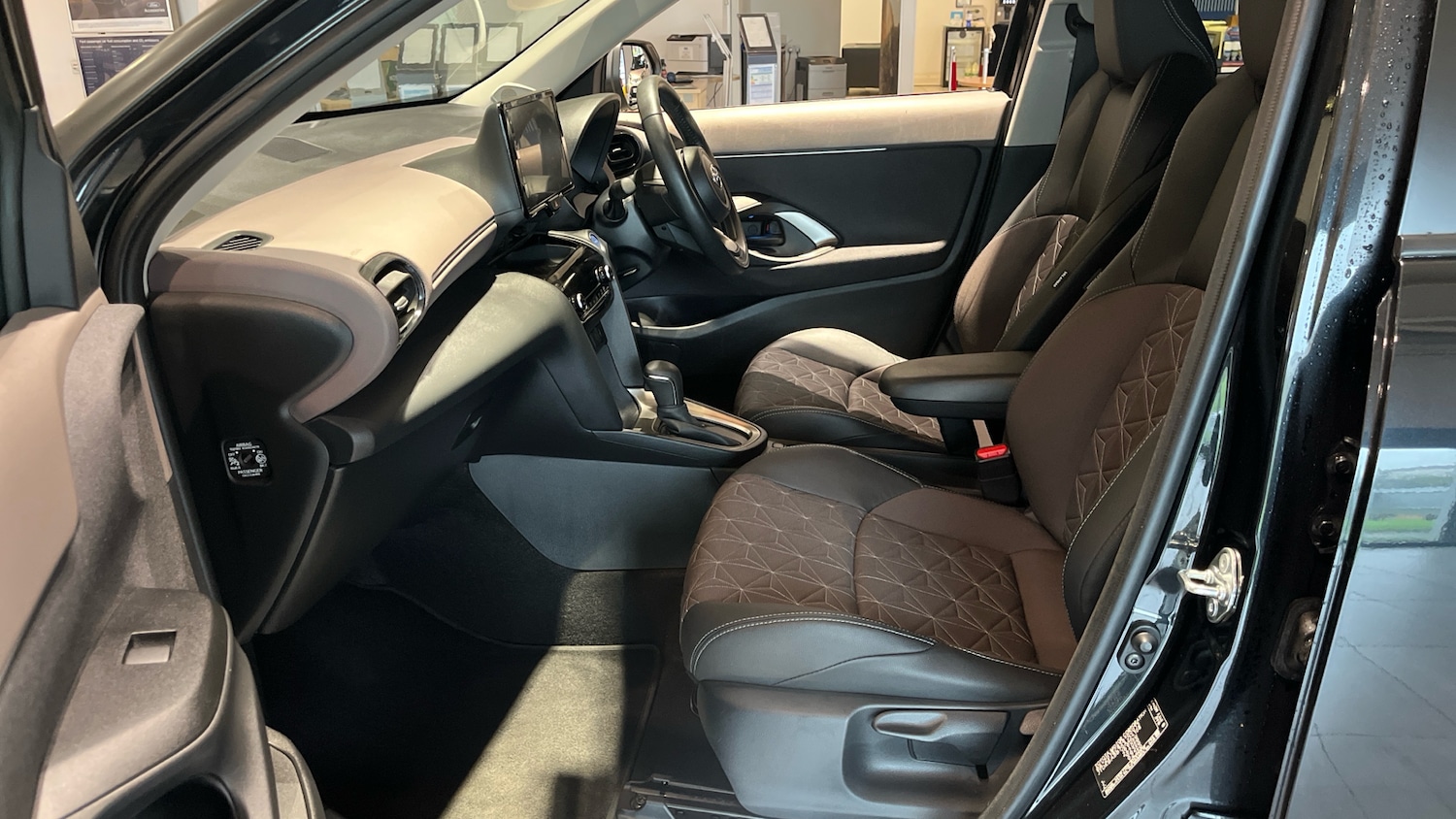 Used Toyota Yaris Cross 2023 for sale - 76127929: Photo 24