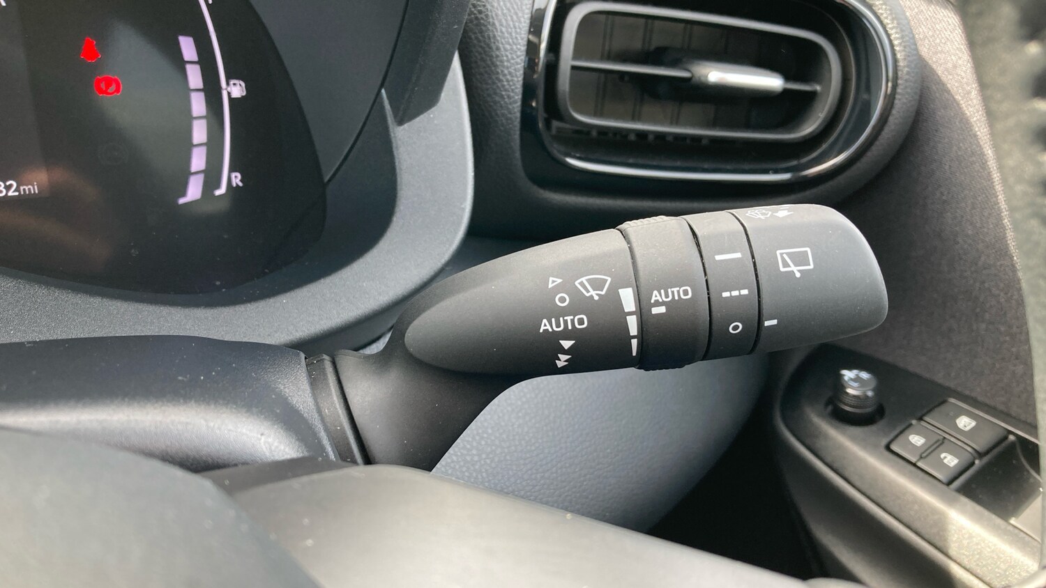 Used Toyota Yaris Cross 2024 for sale - 78162383: Photo 38