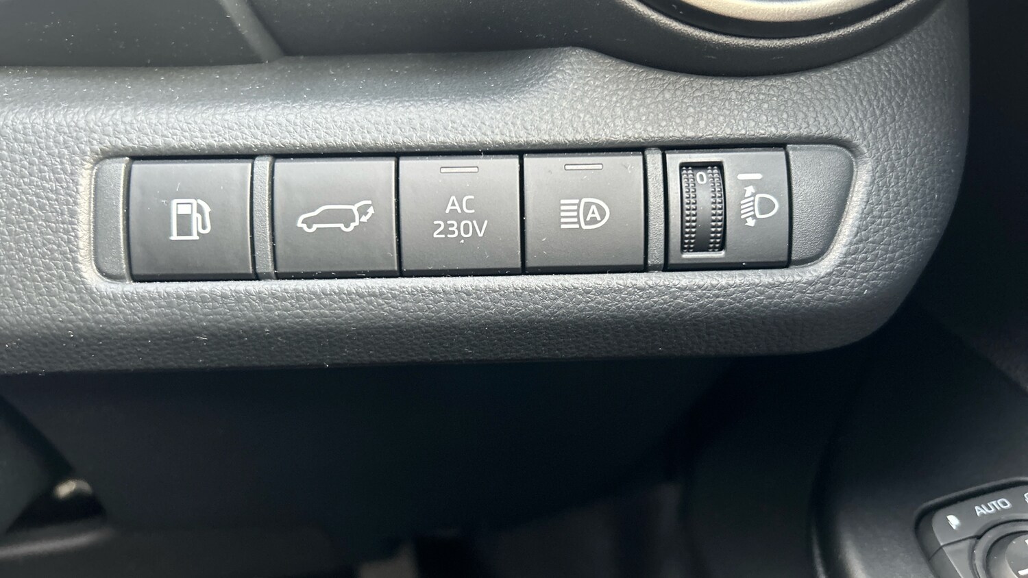 Used Toyota C-HR 2025 for sale - 76830539: Photo 38