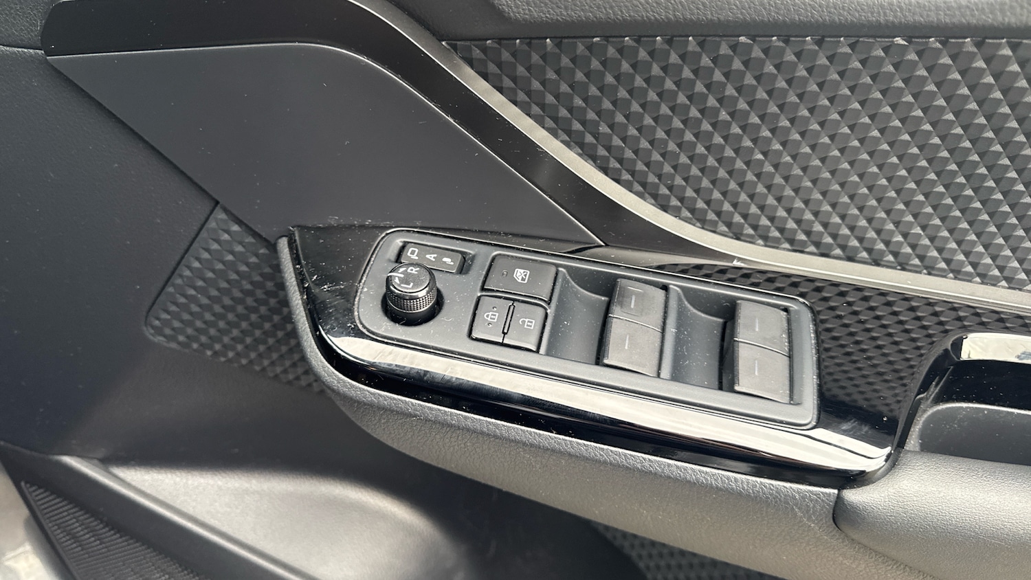 Used Toyota C-HR 2023 for sale - 76366847: Photo 36