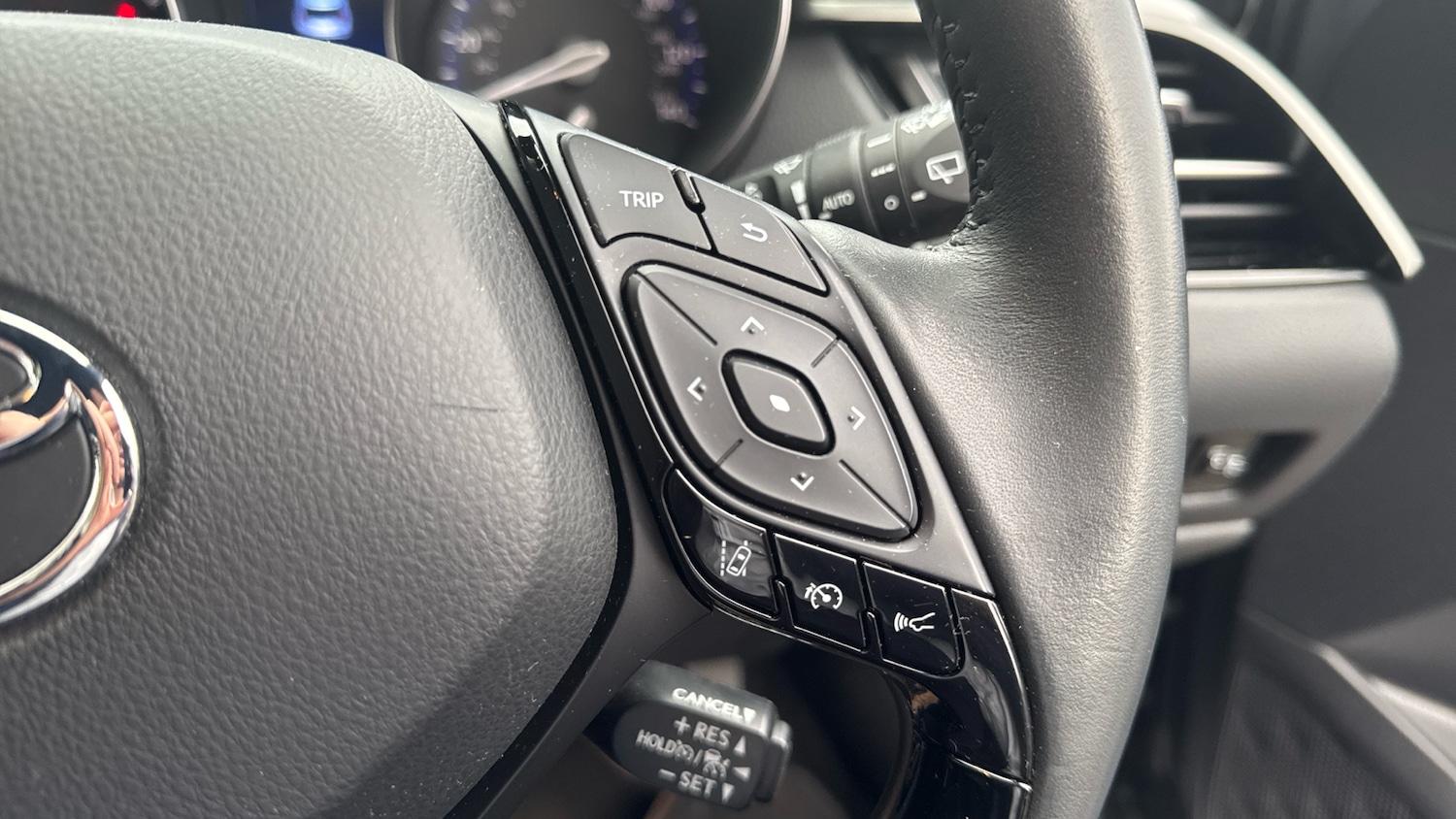 Used Toyota C-HR 2023 for sale - 76366847: Photo 40