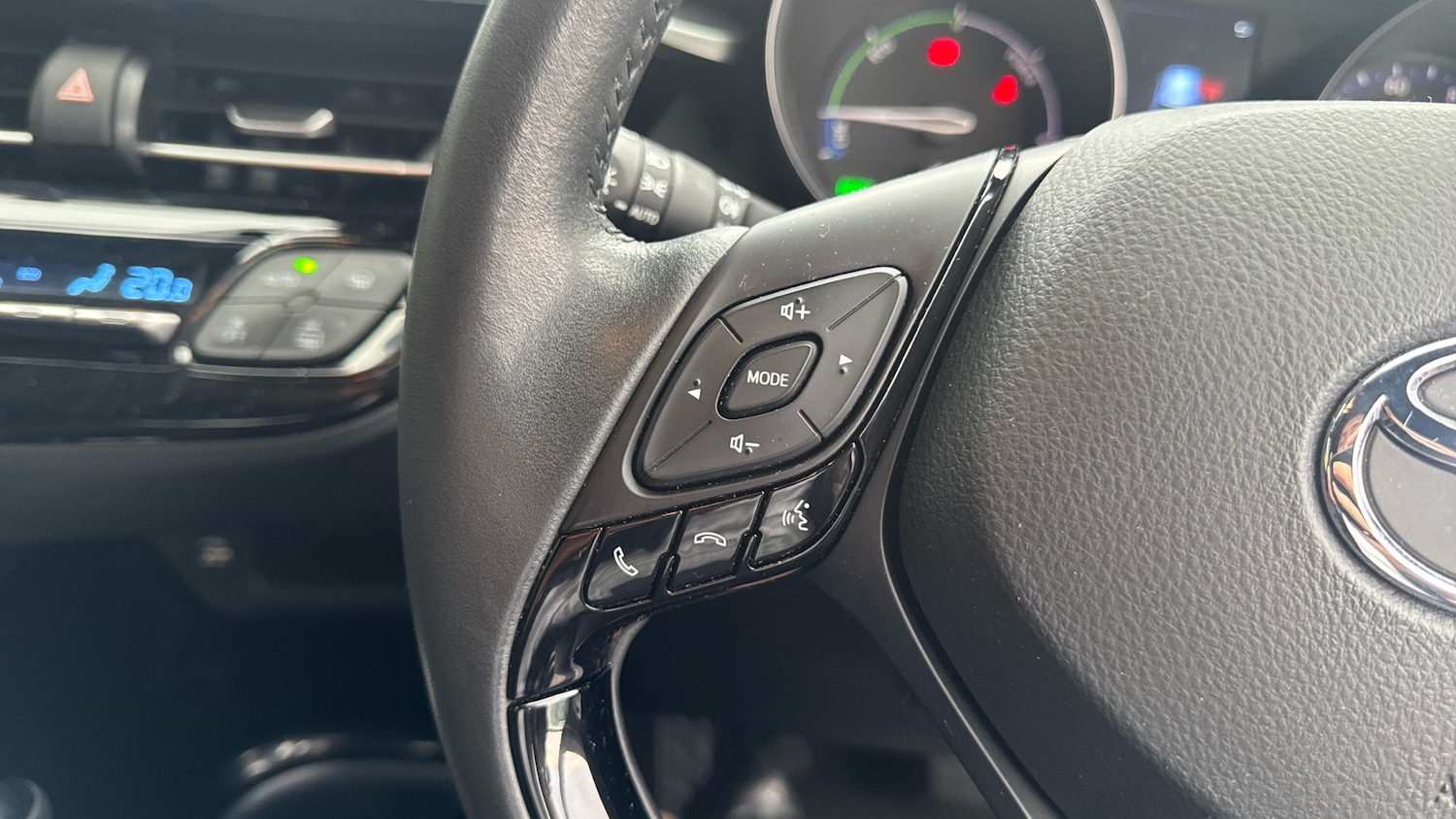 Used Toyota C-HR 2023 for sale - 76366847: Photo 41