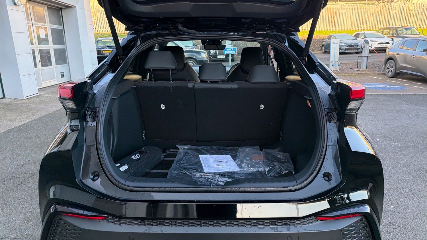 Used Toyota C-HR 2025 for sale - 76963187: Photo 14