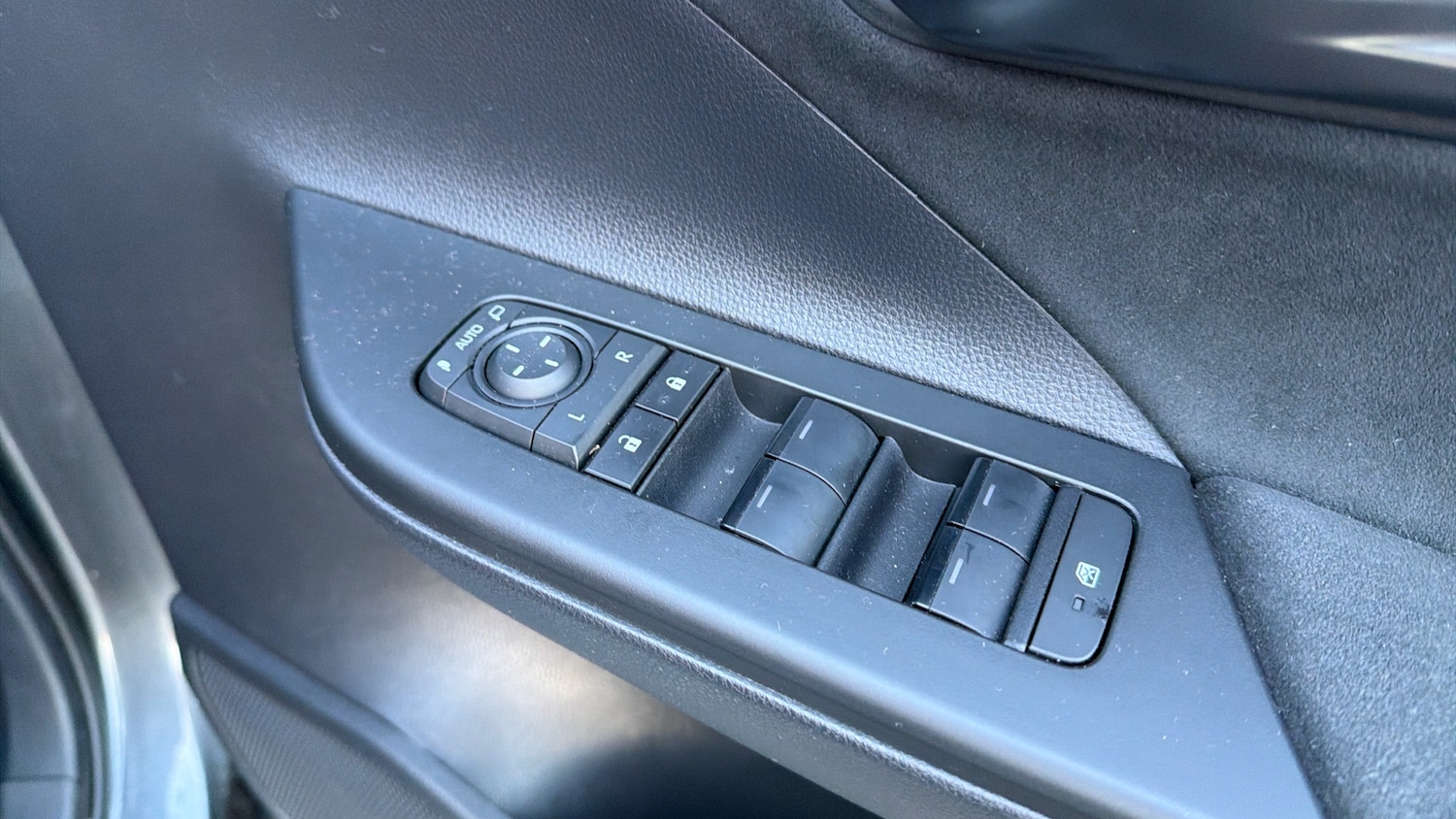 Used Toyota C-HR 2025 for sale - 76963187: Photo 28