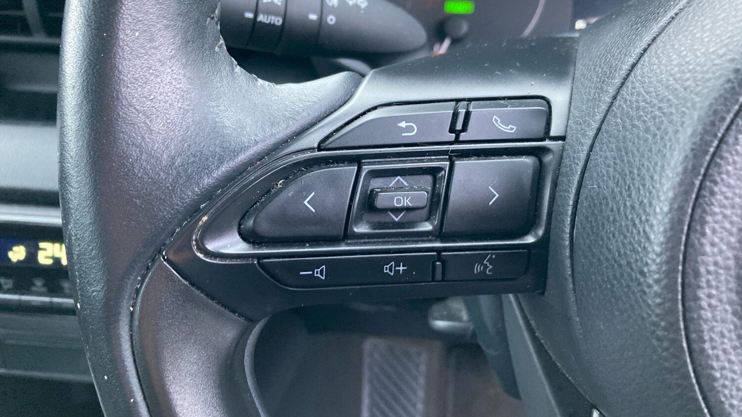 Used Toyota Yaris 2022 for sale - 77528535: Photo 34