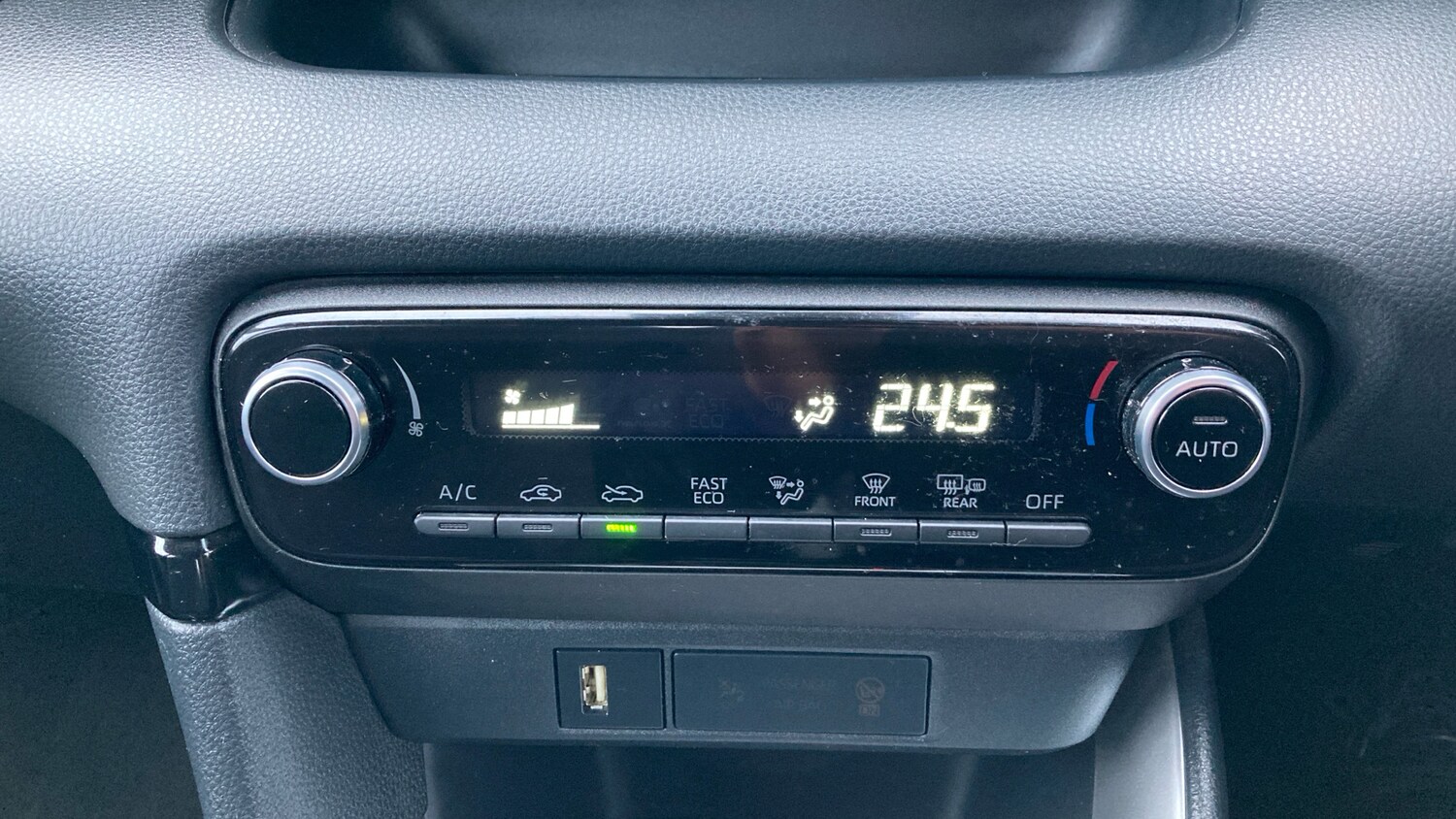 Used Toyota Yaris 2022 for sale - 77528535: Photo 40