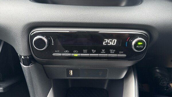 Used Toyota Yaris 2022 for sale - 76127925: Photo 42