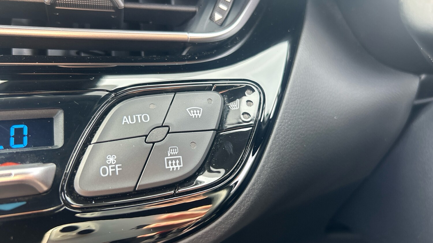 Used Toyota C-HR 2023 for sale - 78162379: Photo 36