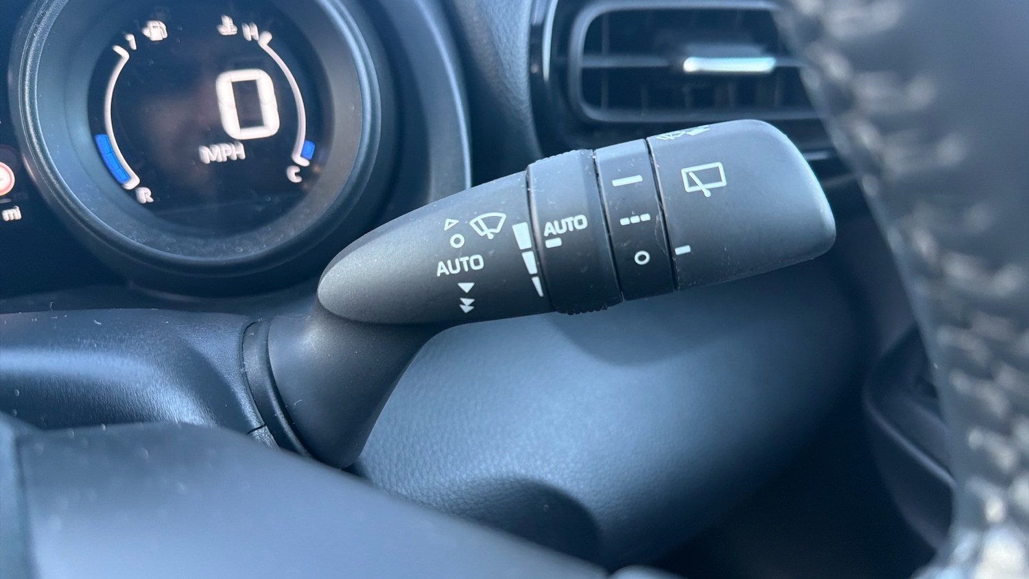 Used Toyota Yaris 2022 for sale - 77125024: Photo 38