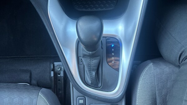 Used Toyota Yaris 2022 for sale - 76234632: Photo 35