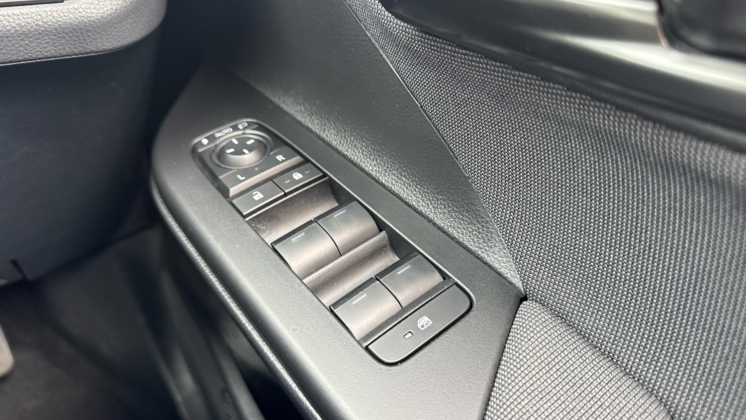 Used Toyota C-HR 2025 for sale - 75931746: Photo 35