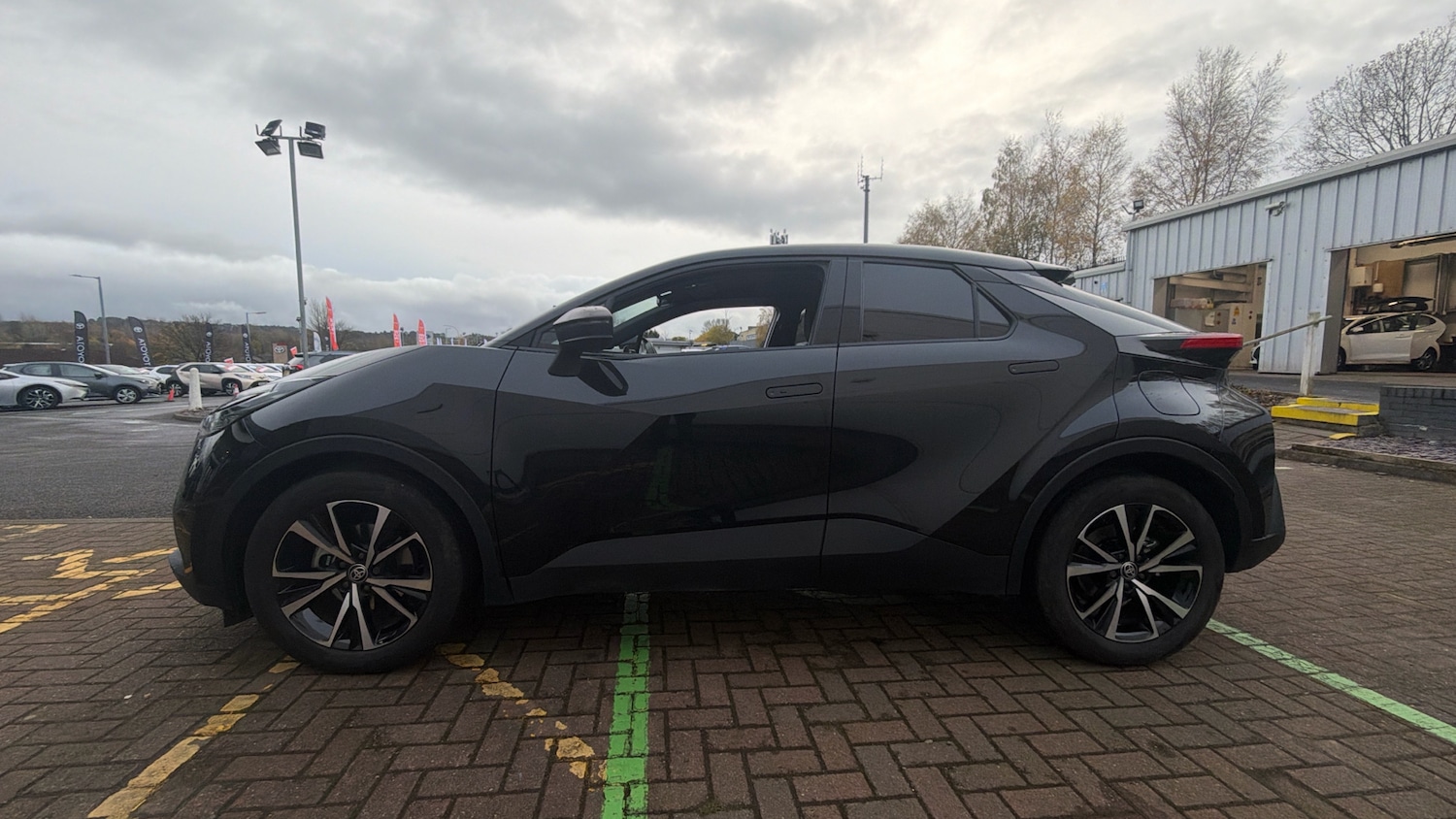 Used Toyota C-HR 2025 for sale - 76706262: Photo 17