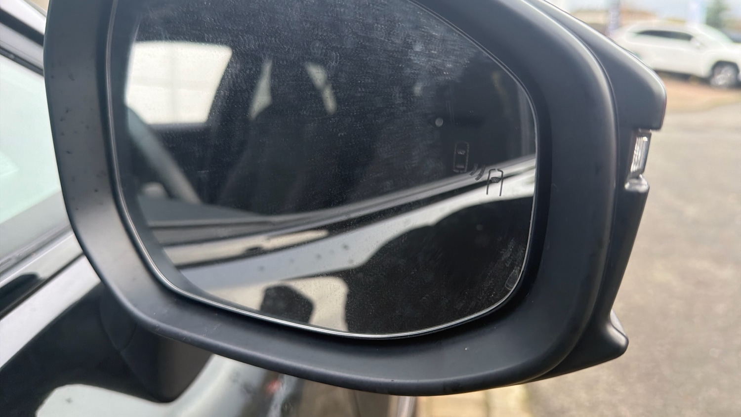 Used Toyota C-HR 2025 for sale - 76706262: Photo 30