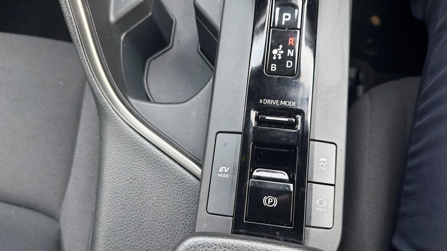 Used Toyota C-HR 2025 for sale - 76706262: Photo 34