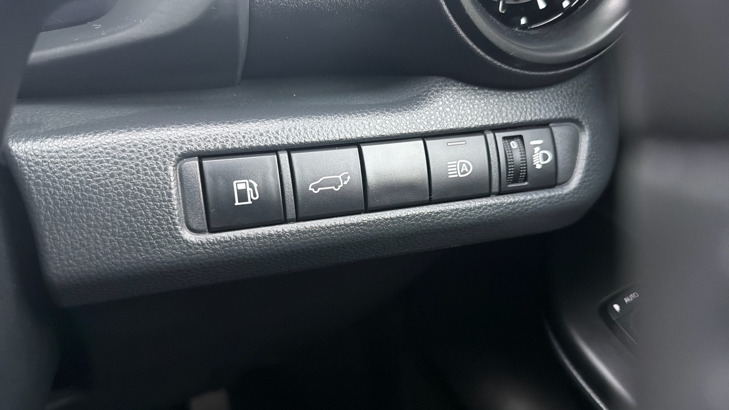 Used Toyota C-HR 2025 for sale - 76706262: Photo 40