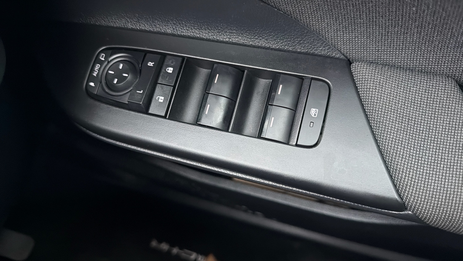 Used Toyota C-HR 2025 for sale - 76706262: Photo 41