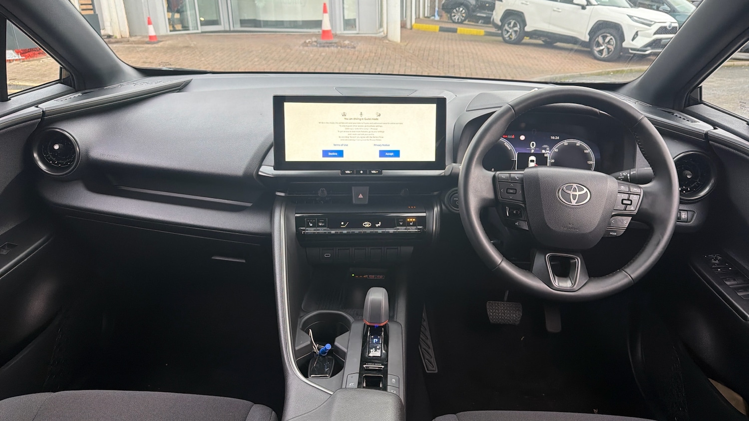 Used Toyota C-HR 2025 for sale - 76706262: Photo 5